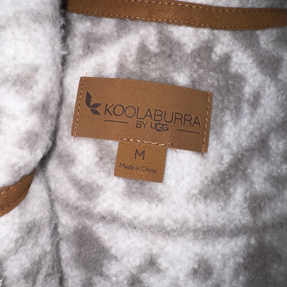 Koolaburra Gray and White Fleece Vest - Picture 2 of 4